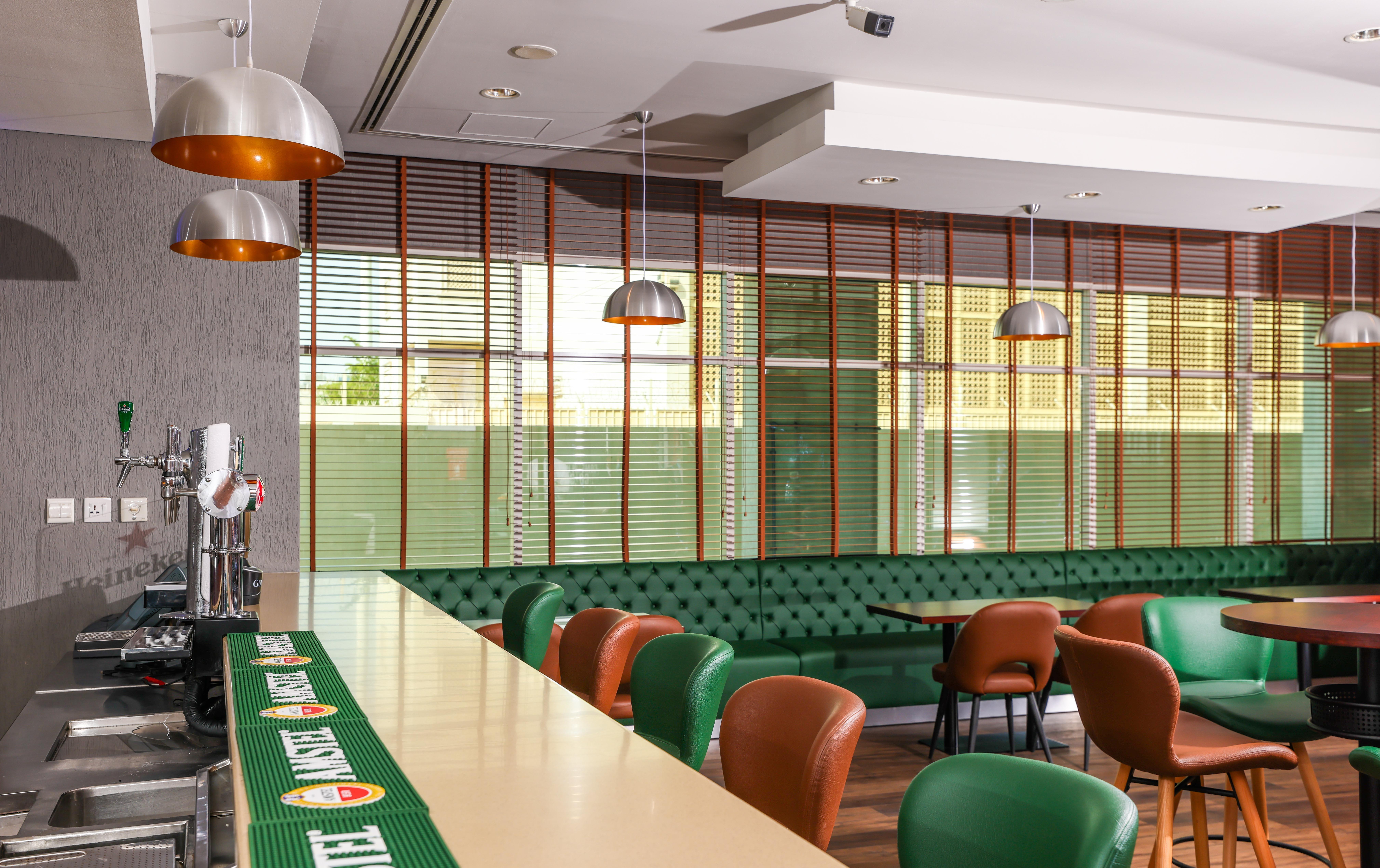 Hotel Express Dubai, Jumeirah By Ihg Dubaï